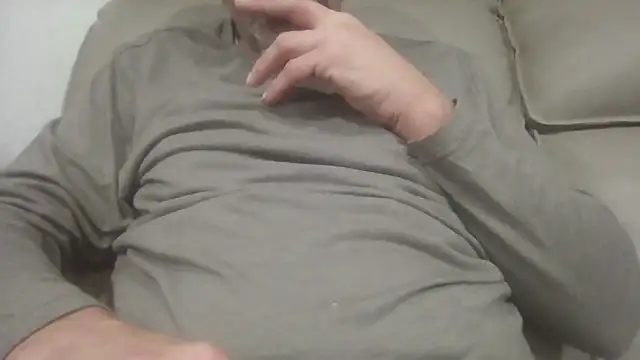 Snapshot of overaveragefreak4you chatting on 02-12-26, 12:44 overaveragefreak4you online show from 02-12-26, 12:44