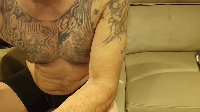 Snapshot of overaveragefreak4you chatting on 03-05-26, 08:43 overaveragefreak4you online show from 03-05-26, 08:43