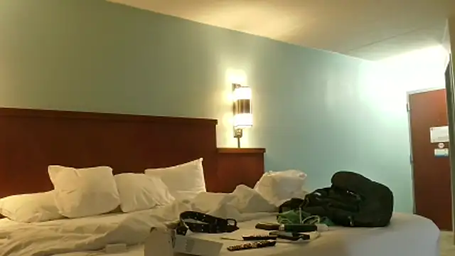 Snapshot of overaveragefreak4you chatting on 04-15-26, 06:48 overaveragefreak4you online show from 04-15-26, 06:48