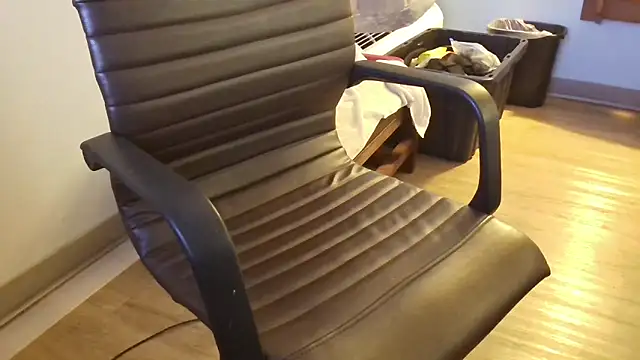 Snapshot of overaveragefreak4you chatting on 04-16-26, 05:30 overaveragefreak4you online show from 04-16-26, 05:30