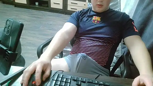 Snapshot of gamblingbum chatting on 03-17-26, 04:32 gamblingbum online show from 03-17-26, 04:32