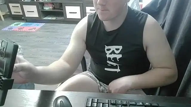 Snapshot of gamblingbum chatting on 04-04-26, 11:08 gamblingbum online show from 04-04-26, 11:08