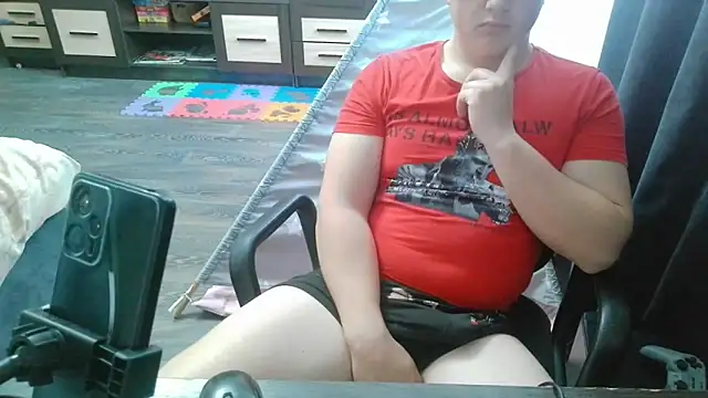 Snapshot of gamblingbum chatting on 04-14-26, 12:33 gamblingbum online show from 04-14-26, 12:33