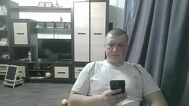 Snapshot of gamblingbum chatting on 04-29-26, 01:04 gamblingbum online show from 04-29-26, 01:04