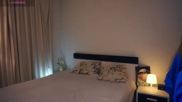 CathrynGeer online show from 11-04-25, 06:18