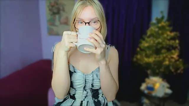 TaylorBre online show from 12-17-25, 06:52