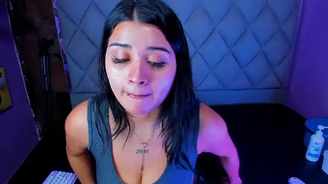 venusowen  online show from 10-02-25, 01:07