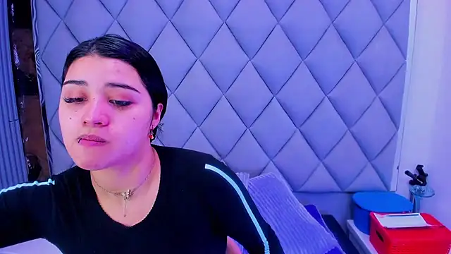 venusowen  online show from 11-01-25, 01:35