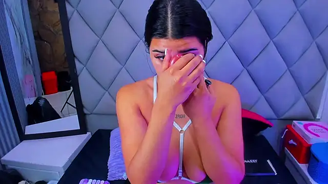 venusowen  online show from 12-21-25, 11:50