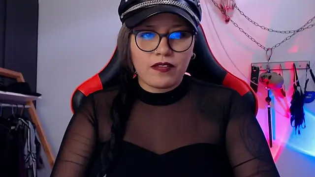 Snapshot of LilithSharon chatting on 02-13-25, 09:49 LilithSharon online show from 02-13-25, 09:49