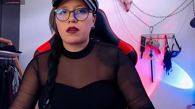 Snapshot of LilithSharon chatting on 12-18-25, 06:58 LilithSharon online show from 12-18-25, 06:58