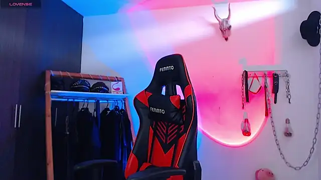 Snapshot of LilithSharon chatting on 12-20-25, 04:58 LilithSharon online show from 12-20-25, 04:58