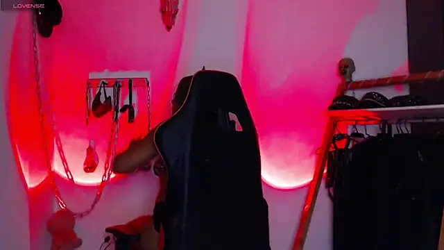 Snapshot of LilithSharon chatting on 12-22-25, 08:17 LilithSharon online show from 12-22-25, 08:17