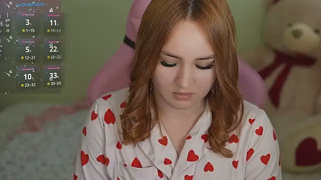 Snapshot of LovelyBell chatting on 09-30-25, 01:27 LovelyBell online show from 09-30-25, 01:27