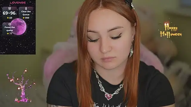 Snapshot of LovelyBell chatting on 10-28-25, 02:31 LovelyBell online show from 10-28-25, 02:31