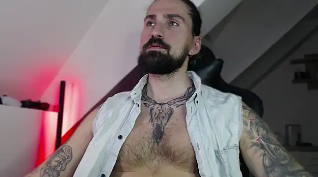 Snapshot of MateoHunk chatting on 12-23-24, 06:37 MateoHunk online show from 12-23-24, 06:37