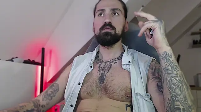 Snapshot of MateoHunk chatting on 01-24-25, 08:54 MateoHunk online show from 01-24-25, 08:54