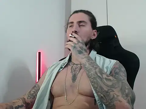 Snapshot of MateoHunk chatting on 10-06-25, 01:52 MateoHunk online show from 10-06-25, 01:52