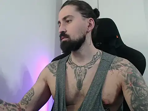 Snapshot of MateoHunk chatting on 11-18-25, 11:03 MateoHunk online show from 11-18-25, 11:03