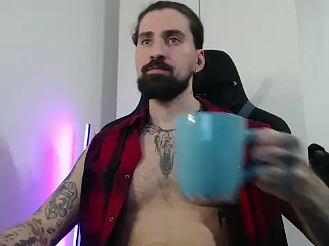 Snapshot of MateoHunk chatting on 11-23-25, 05:35 MateoHunk online show from 11-23-25, 05:35