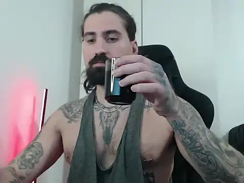 Snapshot of MateoHunk chatting on 01-07-26, 02:41 MateoHunk online show from 01-07-26, 02:41