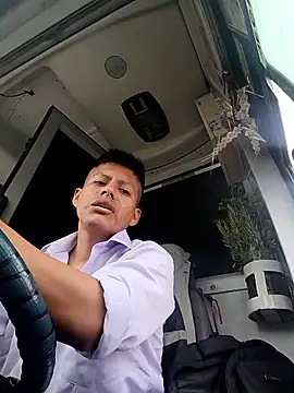 Snapshot of alexchir4 chatting on 10-21-25, 12:39 alexchir4 online show from 10-21-25, 12:39