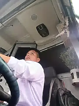 Snapshot of alexchir4 chatting on 10-27-25, 03:38 alexchir4 online show from 10-27-25, 03:38