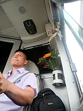 Snapshot of alexchir4 chatting on 11-05-25, 07:03 alexchir4 online show from 11-05-25, 07:03