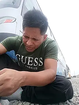 Snapshot of alexchir4 chatting on 11-14-25, 04:17 alexchir4 online show from 11-14-25, 04:17