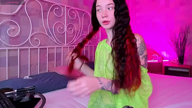 Kira yoon online show from 01-25-25, 12:06