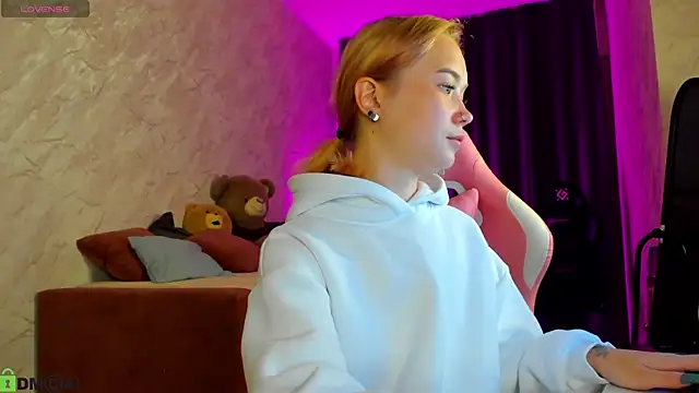 Kira yoon online show from 09-25-25, 11:52