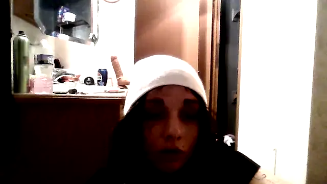 Snapshot of LitLilt chatting on 01-11-26, 12:59 LitLilt online show from 01-11-26, 12:59