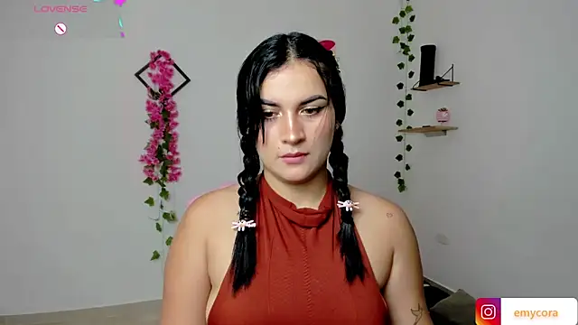 Snapshot of Emic_ chatting on 12-17-24, 02:00 Emic online show from 12-17-24, 02:00