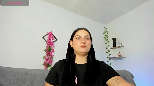 Snapshot of Emic_ chatting on 01-31-25, 06:14 Emic online show from 01-31-25, 06:14
