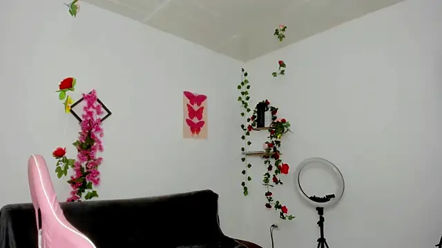 Snapshot of Emic_ chatting on 02-10-25, 02:48 Emic online show from 02-10-25, 02:48