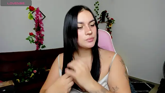 Snapshot of Emic_ chatting on 02-16-25, 03:05 Emic online show from 02-16-25, 03:05