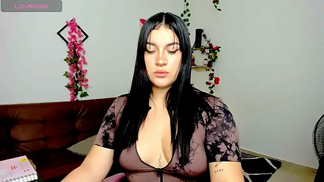 Snapshot of Emic_ chatting on 03-02-25, 02:54 Emic online show from 03-02-25, 02:54