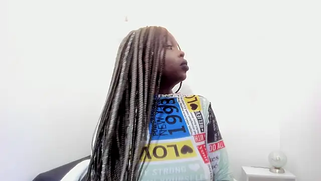 Snapshot of _Zooee chatting on 12-07-24, 11:40 Zooee online show from 12-07-24, 11:40