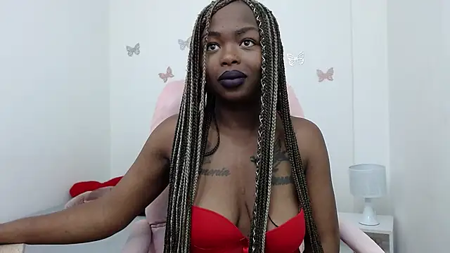 Snapshot of _Zooee chatting on 12-30-24, 11:48 Zooee online show from 12-30-24, 11:48