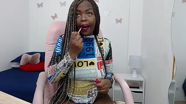 Snapshot of _Zooee chatting on 01-04-25, 11:43 Zooee online show from 01-04-25, 11:43