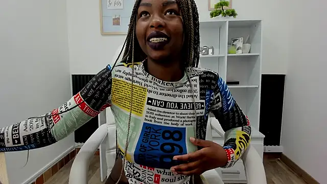 Snapshot of _Zooee chatting on 01-08-25, 11:43 Zooee online show from 01-08-25, 11:43