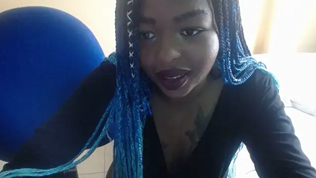 Snapshot of _Zooee chatting on 02-05-25, 01:44 Zooee online show from 02-05-25, 01:44