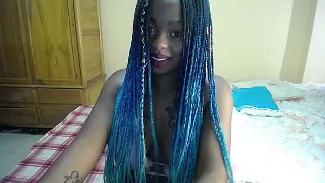 Snapshot of _Zooee chatting on 02-18-25, 01:44 Zooee online show from 02-18-25, 01:44