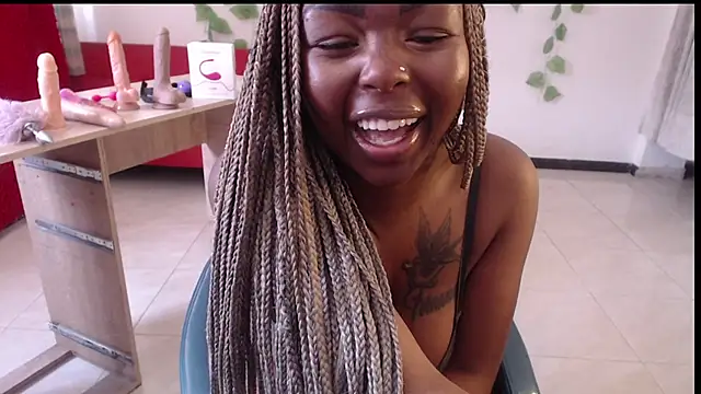 Snapshot of _Zooee chatting on 09-26-25, 02:32 Zooee online show from 09-26-25, 02:32