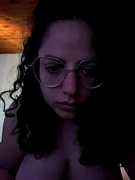 babyluna939 online show from 12-17-25, 04:46