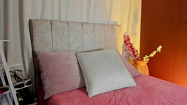 Little Ivy online show from 09-25-25, 07:06