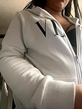 Little Ivy online show from 11-22-25, 01:54