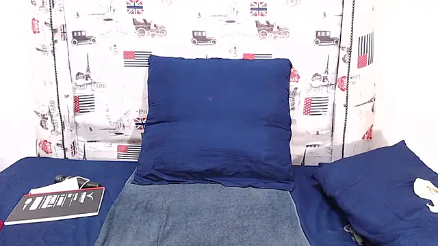 Snapshot of Honeybumsx32 chatting on 09-14-25, 06:01 Honeybumsx32 online show from 09-14-25, 06:01