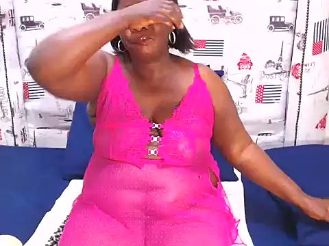 Snapshot of Honeybumsx32 chatting on 10-08-25, 03:59 Honeybumsx32 online show from 10-08-25, 03:59