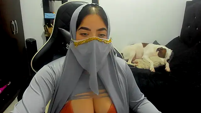 Snapshot of janna_isa chatting on 10-18-25, 10:10 janna isa online show from 10-18-25, 10:10